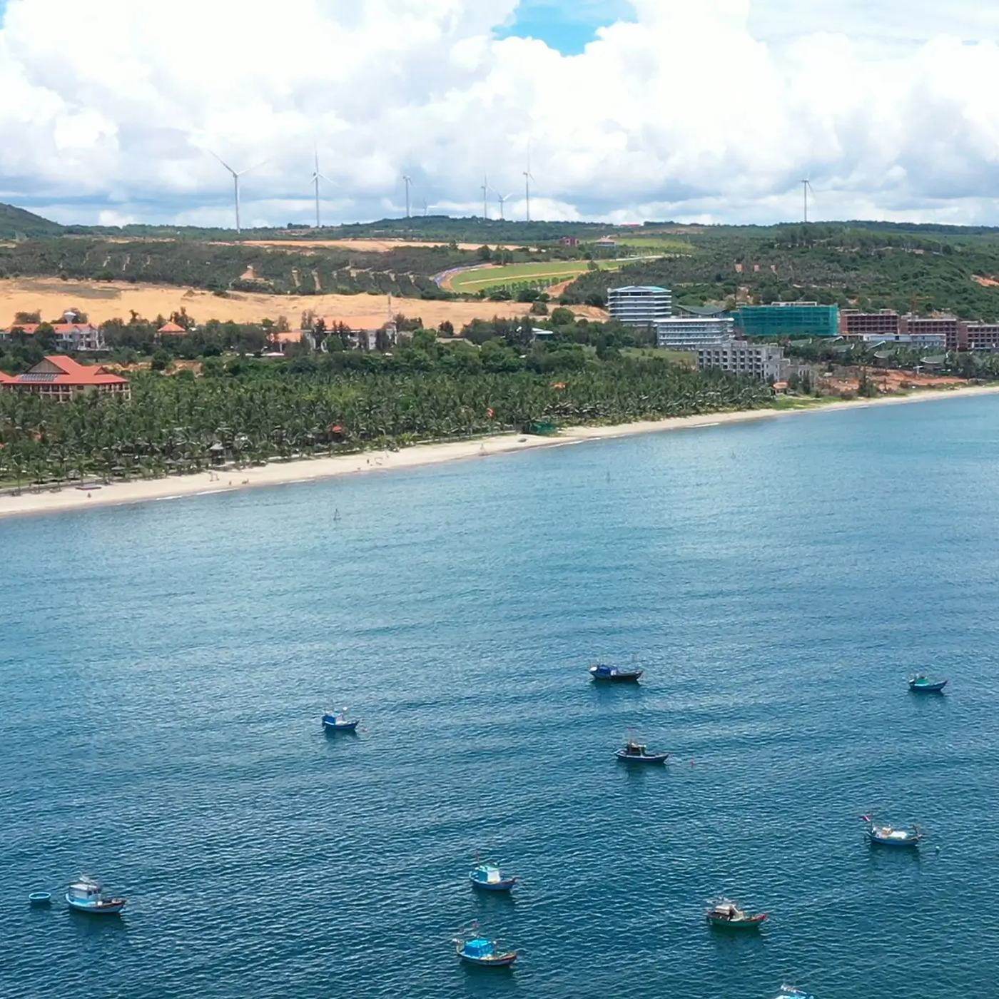 CHƠI THỂ THAO TRÊN SÂN CỎ HẢI ĐĂNG